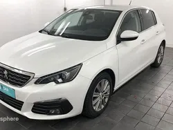 Blanc Utilisé 2021 Peugeot 308 Allure Berline | 18 999 € (Prix cher)