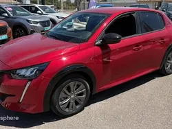 Rouge Utilisé 2022 Peugeot e-208 Style Citadine | 16 999 € (Prix juste)