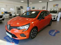 Orange Utilisé 2023 Renault Clio V Techno Berline | 17 990 € (Prix juste)