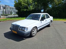 Blanc Utilisé 1986 Mercedes 300 Berline | 3 999 €