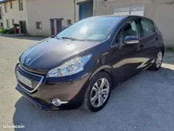 Rouge Utilisé 2013 Peugeot 208 Allure Citadine | 6 500 € (Prix juste)