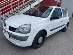 Blanc Utilisé 2005 Renault Clio II Citadine | 1 900 €