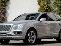 Utilisé 2017 Bentley Bentayga SUV | 129 000 € (Prix cher)