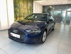 Bleu navarre métallisé Utilisé 2024 Audi A3 Design | 28 990 €
