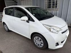 Blanc Utilisé 2012 Toyota Verso-S Monospace | 8 490 €