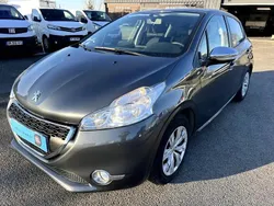 Utilisé 2015 Peugeot 208 Style Citadine | 5 990 € (Prix assez cher)