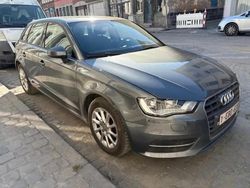 Gris Utilisé 2015 Audi A3 Sportback Ambiente Berline | 13 000 € (Prix juste)