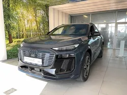 Bleu plasma métallisé Nouvelle 2025 Audi Q6 e-tron Performance SUV | 87 287 € (Prix assez cher)