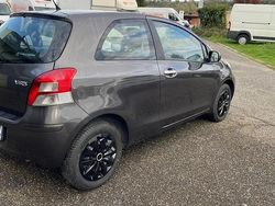 Gris Utilisé 2011 Toyota Yaris Berline | 6 490 € (Prix juste)