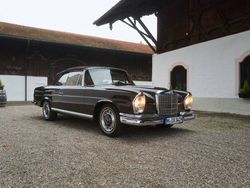 Marron Utilisé 1968 Mercedes 280 SE Cabriolet | 199 999 €