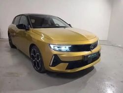 Jaune Utilisé 2024 Opel Astra Ultimate Berline | 23 990 € (Prix juste)