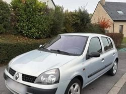 Utilisé 2002 Renault Clio II Dynamique Berline | 2 800 € (Bon prix)