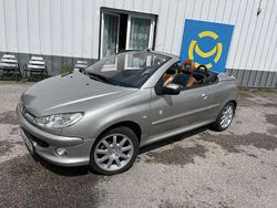 Gris Utilisé 2003 Peugeot 206 CC Roland Garros Cabriolet | 3 800 €