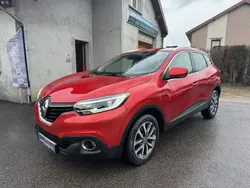 Rouge Utilisé 2015 Renault Kadjar Zen SUV | 9 490 € (Prix juste)