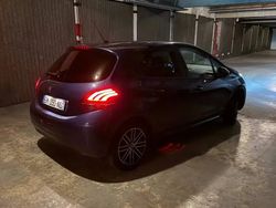 Bleu Utilisé 2017 Peugeot 208 Allure Citadine | 7 800 € (Prix juste)
