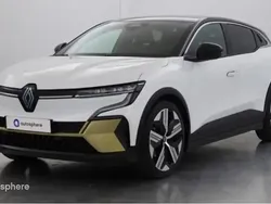 Blanc glacier / toit noir étoilé Utilisé 2022 Renault Mégane Iconic SUV | 24 699 € (Bon prix)
