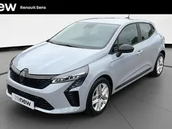 Gris Utilisé 2024 Renault Clio V Evolution Citadine | 16 540 €