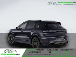 Utilisé 2024 Porsche Cayenne Turbo E-Hybrid SUV | 176 500 € (Prix juste)