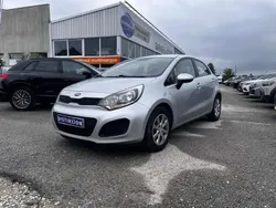 Gris Utilisé 2015 Kia Rio Active Berline | 7 980 €