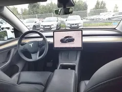 Blanc Utilisé 2023 Tesla Model Y Standard Range SUV | 30 500 €