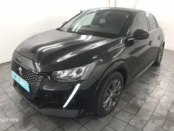 Noir Utilisé 2021 Peugeot e-208 Allure Citadine | 16 799 € (Prix juste)