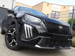 Noir Utilisé 2024 Peugeot 2008 Allure SUV | 22 450 € (Prix juste)