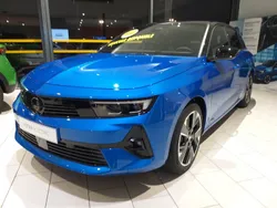 Bleu kobalt métal prem/toit noir karbon Utilisé 2024 Opel Astra Berline | 25 900 € (Bon prix)
