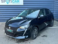 Noir Utilisé 2023 Peugeot e-208 Allure Citadine | 18 990 € (Prix juste)