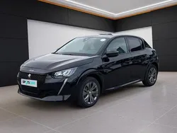 Blanc Utilisé 2023 Peugeot e-208 Allure Citadine | 18 990 € (Prix juste)