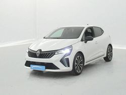Blanc Utilisé 2023 Renault Clio V Techno Citadine | 15 631 € (Prix juste)