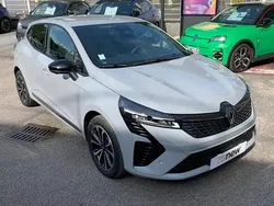 Gris Nouvelle 2025 Renault Clio Techno SUV | 24 490 €