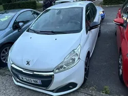 Blanc Utilisé 2015 Peugeot 208 Allure Citadine | 5 500 € (Bon prix)