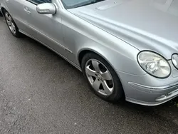 Argent Utilisé 2002 Mercedes E220 Berline | 4 000 €