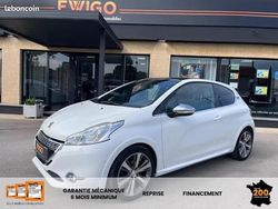 Blanc Utilisé 2015 Peugeot 208 Citadine | 8 990 € (Prix juste)