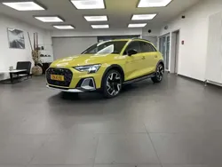 Jaune Utilisé 2024 Audi A3 Sport Citadine | 36 820 € (Prix cher)
