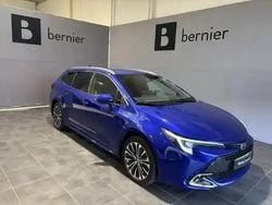 Bleu genièvre métallisé Utilisé 2024 Toyota Corolla Design Break | 28 980 € (Prix juste)