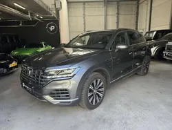 Gris Utilisé 2020 VW Touareg SUV | 45 128 € (Prix juste)