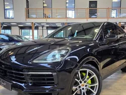 Utilisé 2019 Porsche Cayenne Chrono SUV | 65 990 € (Prix assez cher)