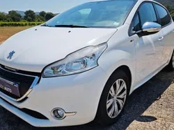 Blanc Utilisé 2015 Peugeot 208 Citadine | 4 690 € (Prix juste)