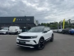 Blanc arktis/toit noir karbon Utilisé 2025 Opel Mokka SUV | 25 499 € (Prix assez cher)
