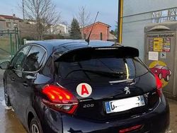 Bleu Utilisé 2016 Peugeot 208 Allure Citadine | 5 500 € (Prix juste)
