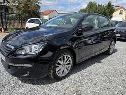 Noir Utilisé 2017 Peugeot 308 Premium Citadine | 7 990 € (Prix juste)