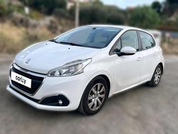 Blanc Utilisé 2017 Peugeot 208 Business-Line Citadine | 7 990 € (Prix juste)