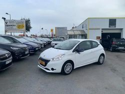 Blanc Utilisé 2014 Peugeot 208 Citadine | 8 995 € (Prix cher)