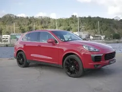 Rouge Utilisé 2015 Porsche Cayenne SUV | 41 500 €