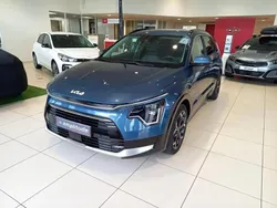 Bleu minéral métallisé Utilisé 2023 Kia Niro Premium SUV | 29 999 € (Prix juste)