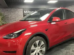 Rouge Utilisé 2023 Tesla Model Y Standard Range SUV | 29 990 € (Bon prix)
