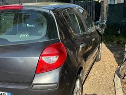 Utilisé 2007 Renault Clio II Authentique Berline | 2 717 € (Prix juste)