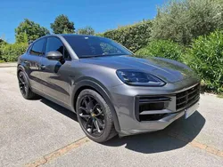 Noir Utilisé 2024 Porsche Cayenne Turbo E-Hybrid SUV | 215 000 € (Prix juste)