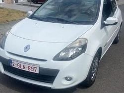 Utilisé 2011 Renault Clio III Expression Berline | 2 490 € (Super prix)